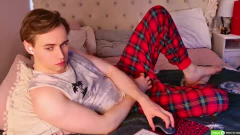 Snapshot of simonwarner chatting on June 2026 03:57:01 AM Simon online show from June 2026 03:57:01 AM