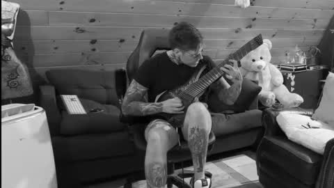 Snapshot of siphonophorstrings chatting on October 2025 10:07:01 PM Dustbunnyfoofoo online show from October 2025 10:07:01 PM