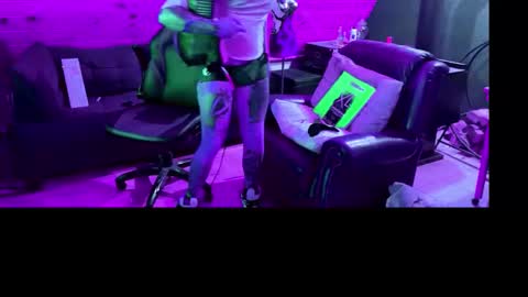 Snapshot of siphonophorstrings chatting on October 2025 03:45:02 AM Dustbunnyfoofoo online show from October 2025 03:45:02 AM