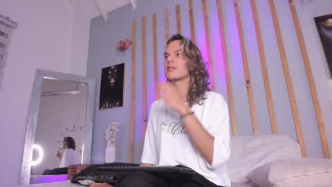 Sirphi Grant online show from October 2025 11:35:01 AM