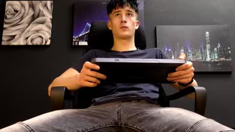 SirReedy online show from December 2025 09:49:01 AM