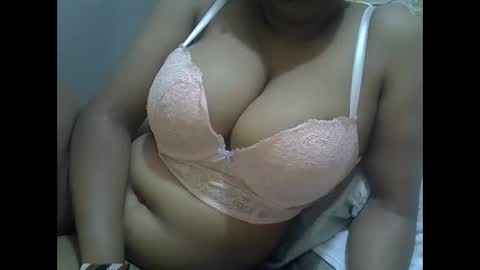 Snapshot of sisibrown97 chatting on November 2025 10:53:02 PM brown online show from November 2025 10:53:02 PM