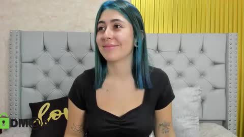 Snapshot of skarlet04 chatting on November 2025 04:18:02 PM Skarlet online show from November 2025 04:18:02 PM