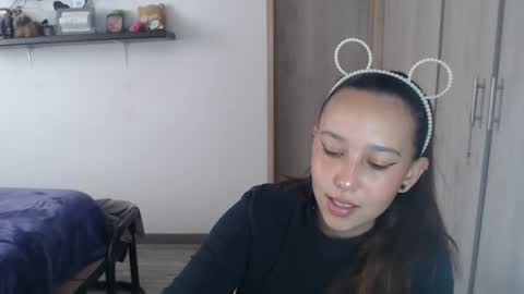 Snapshot of skarlet_adams chatting on December 2024 07:22:02 PM Alice online show from December 2024 07:22:02 PM