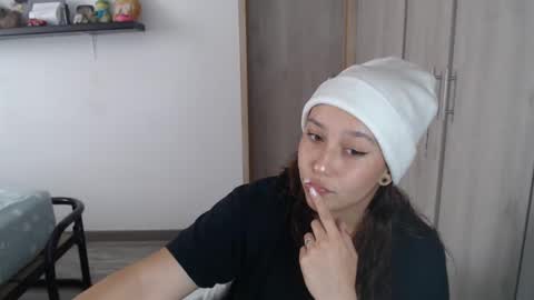 Snapshot of skarlet_adams chatting on January 2025 07:18:02 PM Alice online show from January 2025 07:18:02 PM