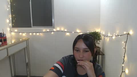 Snapshot of skarlet_adams chatting on January 2025 06:35:02 PM Alice online show from January 2025 06:35:02 PM