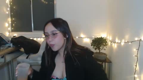 Snapshot of skarlet_adams chatting on January 2025 10:23:01 PM Alice online show from January 2025 10:23:01 PM