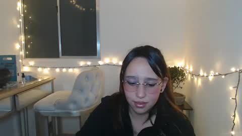 Snapshot of skarlet_adams chatting on January 2025 09:28:01 PM Alice online show from January 2025 09:28:01 PM