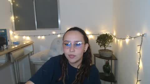 Snapshot of skarlet_adams chatting on January 2025 06:43:02 PM Alice online show from January 2025 06:43:02 PM
