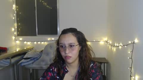 Snapshot of skarlet_adams chatting on February 2025 03:31:01 AM Alice online show from February 2025 03:31:01 AM