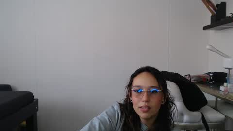 Snapshot of skarlet_adams chatting on February 2025 02:37:01 PM Alice online show from February 2025 02:37:01 PM