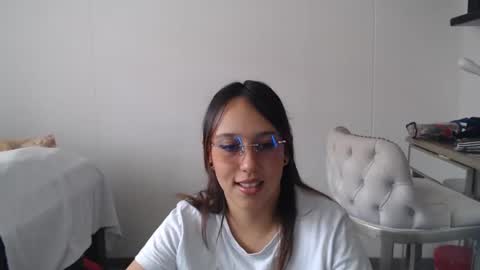 Snapshot of skarlet_adams chatting on February 2025 07:07:01 PM Alice online show from February 2025 07:07:01 PM