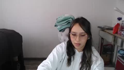 Snapshot of skarlet_adams chatting on February 2025 08:58:01 PM Alice online show from February 2025 08:58:01 PM