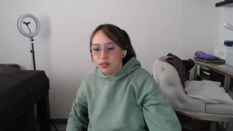 Snapshot of skarlet_adams chatting on March 2025 07:29:02 PM Alice online show from March 2025 07:29:02 PM