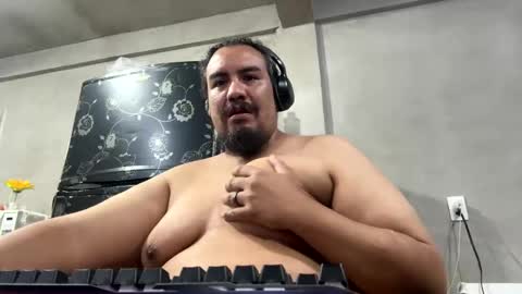 Snapshot of skinhell chatting on September 2025 03:06:02 AM Elias online show from September 2025 03:06:02 AM