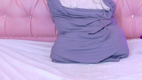 Snapshot of skinny_dubois chatting on May 2026 12:18:01 AM skinny_dubois online show from May 2026 12:18:01 AM