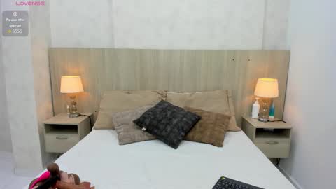 Emily Rojas online show from October 2025 07:37:01 PM