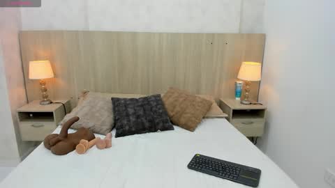 Emily Rojas online show from November 2025 07:46:02 PM