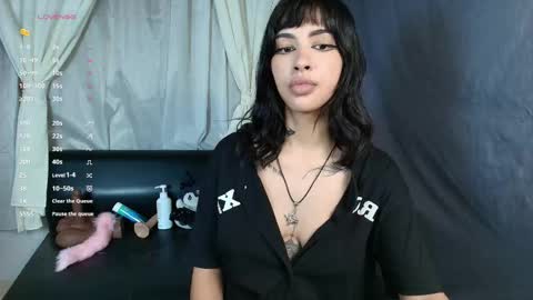 Snapshot of skinny_emily chatting on May 2026 08:39:01 PM Emily Rojas online show from May 2026 08:39:01 PM