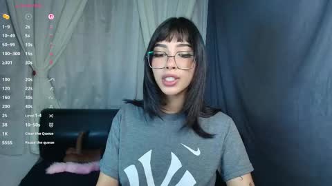 Snapshot of skinny_emily chatting on May 2026 09:00:01 PM Emily Rojas online show from May 2026 09:00:01 PM