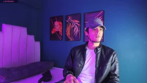 Snapshot of skinny_mac_ chatting on May 2026 01:39:02 PM Mac online show from May 2026 01:39:02 PM