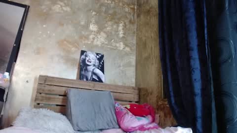 Snapshot of skinny_yizz chatting on February 2025 03:22:01 AM Only Pvt online show from February 2025 03:22:01 AM