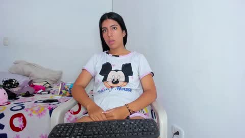 Snapshot of skinnyanai chatting on January 2025 04:43:02 PM anai online show from January 2025 04:43:02 PM