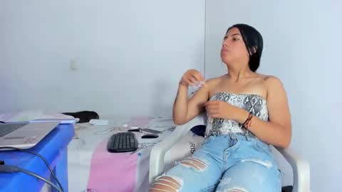 Snapshot of skinnyanai chatting on January 2025 07:17:02 PM anai online show from January 2025 07:17:02 PM