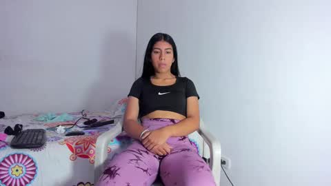 Snapshot of skinnyanai chatting on February 2025 02:00:02 PM anai online show from February 2025 02:00:02 PM