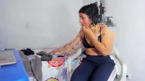 Snapshot of skinnyanai chatting on February 2025 06:10:02 PM anai online show from February 2025 06:10:02 PM