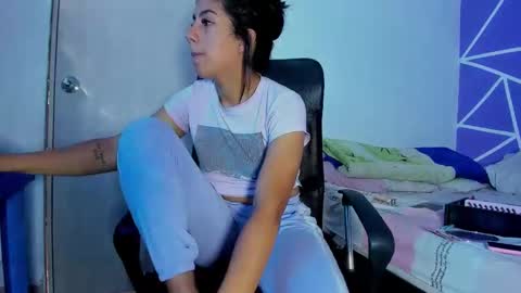 Snapshot of skinnyanai chatting on November 2025 01:33:02 PM anai online show from November 2025 01:33:02 PM