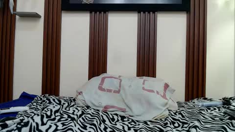 sofia online show from December 2025 01:43:02 AM