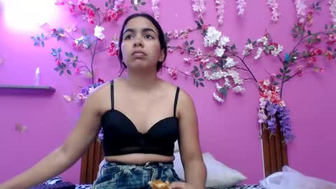 Snapshot of skinnysofia18 chatting on May 2026 02:02:01 PM sofia online show from May 2026 02:02:01 PM