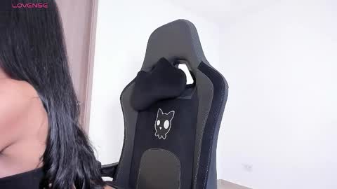 Skinnyy   online show from March 2026 01:44:02 AM