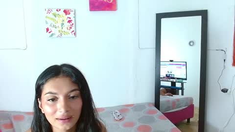 Snapshot of skinnyy_andtight chatting on January 2025 06:45:02 PM Alexa online show from January 2025 06:45:02 PM