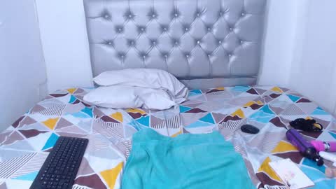 Snapshot of skinnyy_andtight chatting on February 2025 06:14:01 AM Alexa online show from February 2025 06:14:01 AM