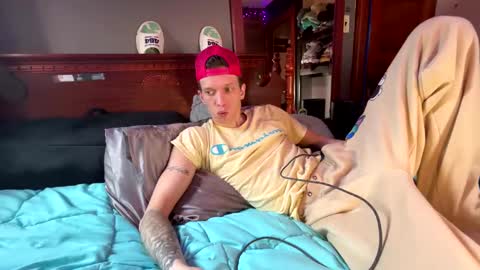 Snapshot of skittles933 chatting on February 2025 06:32:02 PM Skittles online show from February 2025 06:32:02 PM