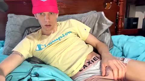 Snapshot of skittles933 chatting on March 2025 12:09:01 PM Skittles online show from March 2025 12:09:01 PM