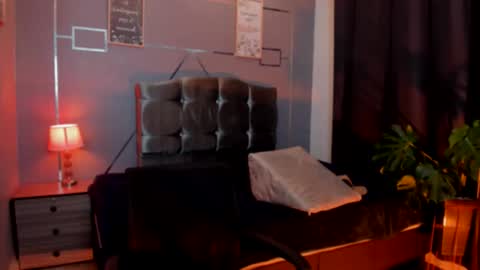 Snapshot of sky_jules chatting on October 2025 03:40:02 AM Daniel online show from October 2025 03:40:02 AM