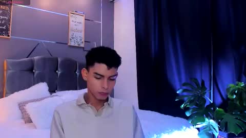 Snapshot of sky_jules chatting on November 2025 03:16:02 AM Daniel online show from November 2025 03:16:02 AM