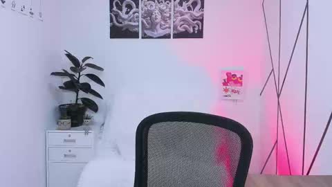 Snapshot of sky_jules chatting on November 2025 03:12:01 AM Daniel online show from November 2025 03:12:01 AM