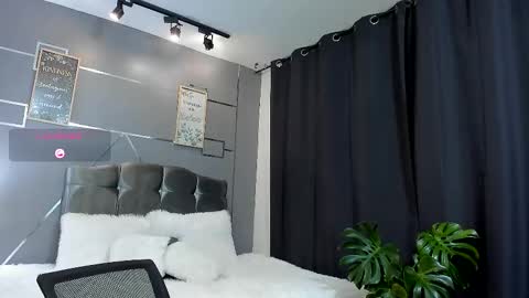 Snapshot of sky_jules chatting on November 2025 02:55:01 AM Daniel online show from November 2025 02:55:01 AM