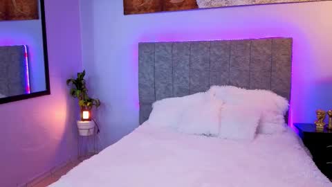 Snapshot of sky_jules chatting on November 2025 03:30:01 AM Daniel online show from November 2025 03:30:01 AM