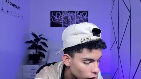 Snapshot of sky_jules chatting on November 2025 09:17:01 PM Daniel online show from November 2025 09:17:01 PM