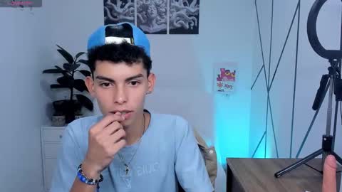 Snapshot of sky_jules chatting on November 2025 03:43:02 AM Daniel online show from November 2025 03:43:02 AM