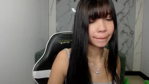 sky_sweet_a online show from December 2025 04:15:01 PM