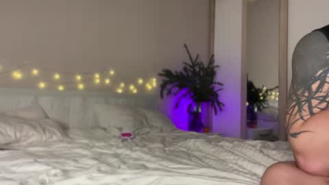 Snapshot of skyffi chatting on December 2024 08:11:01 PM GARRY AND SOPHIA online show from December 2024 08:11:01 PM