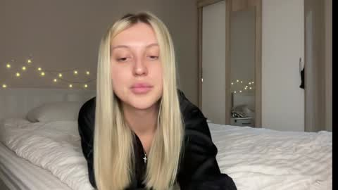 Snapshot of skyffi chatting on February 2025 07:29:01 PM GARRY AND SOPHIA online show from February 2025 07:29:01 PM