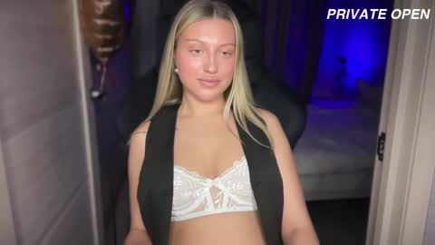 Snapshot of skyffi chatting on February 2025 08:58:02 PM GARRY AND SOPHIA online show from February 2025 08:58:02 PM