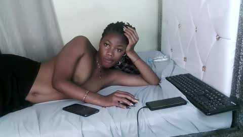 skyqueen0 online show from October 2025 05:08:01 PM